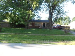 5004 Constance Dr, Louisville, KY 40272-4105