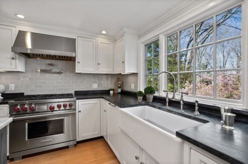 2 Golfview Dr, Hingham MA 02043-2633 exterior