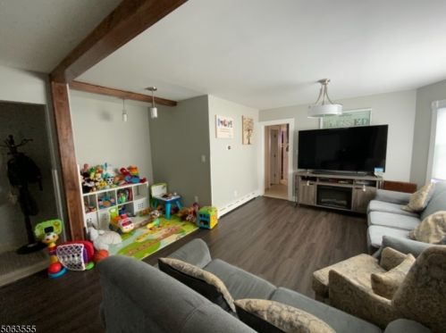 14 Oak St, Belleville, NJ 07109-2660