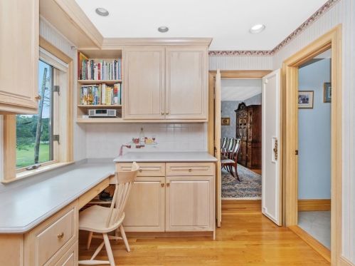 77 Montrose St, Newton MA 02458-2718 exterior