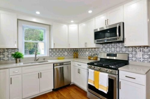 27 Ashley Dr, East Bridgewater MA  02333-1703 exterior