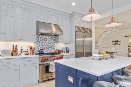 125 Seaview St, Chatham MA 02633-2330 exterior