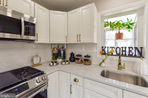 1102 Cumberland Ave, West Deptford NJ  08096-3041 exterior