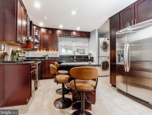 237 Elm Ave, West Deptford NJ 08051-1506 exterior