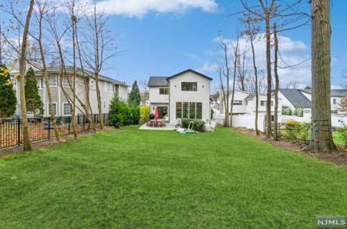 158 Magnolia Ave, Tenafly NJ  07670-1828 exterior