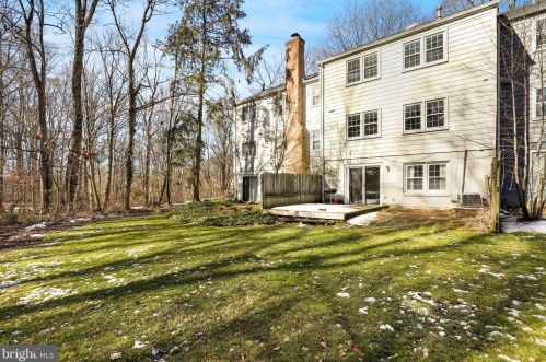 9005 Queen Maria Ct, Columbia MD 21045-2405 exterior