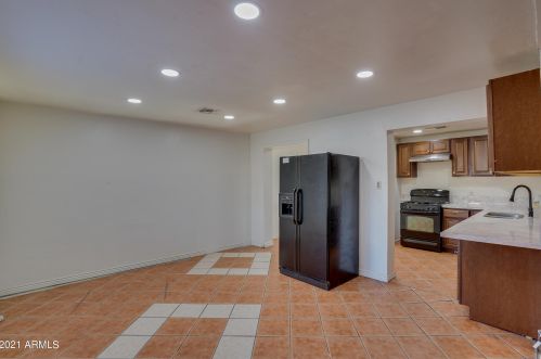 2031 37 Dr, Phoenix AZ 85053-2807 exterior