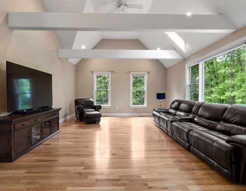 8 Clemmons St, Southborough MA  01772-1314 exterior