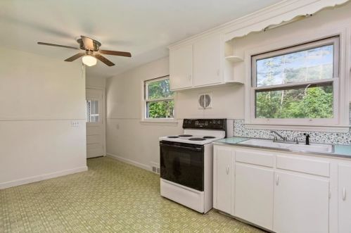 218 Western Cir, Montgomery MA 01085-3423 exterior