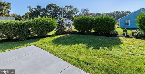 2 Lakebridge Dr, West Deptford NJ 08096-6717 exterior