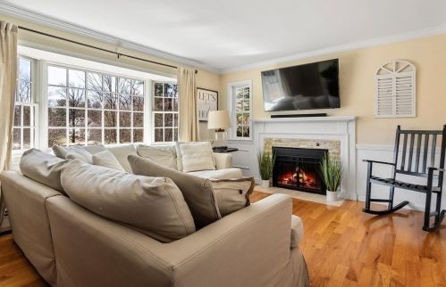 277 Haverhill St, North Reading, MA 01864-1452