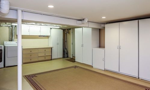 52 Woodleigh Rd, Dedham MA 02026-3129 exterior