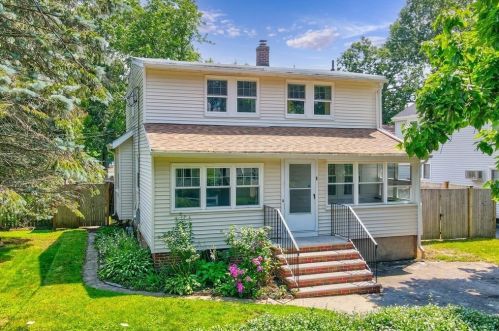 8 Porter Rd, North Reading, MA 01864-1213