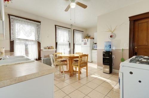 488 Park Ave, Worcester MA 01610-1223 exterior