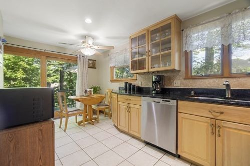 2 Jonathan Rd, Burlington MA 01803-1414 exterior