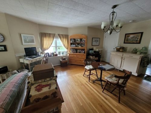 580 Weetamoe St, Fall River MA 02720-5643 exterior