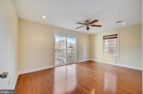 985 6th St, Philadelphia PA  19123-1405 exterior