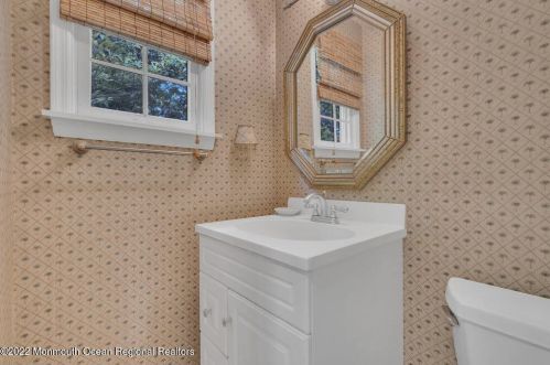 52 Laurel Dr, Little Silver NJ 07739-1416 exterior