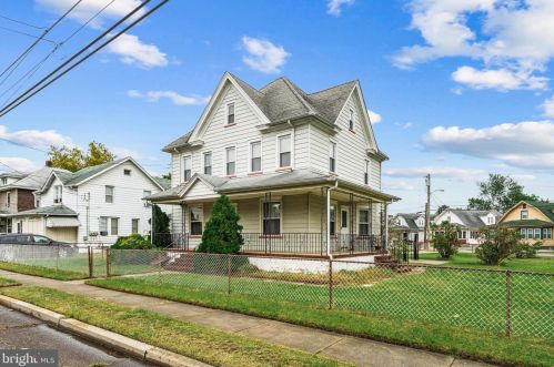 559 Delaware St, West Deptford, NJ 08096-1583