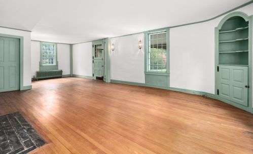 2 Brookshire Rd, Worcester MA 01609-1251 exterior