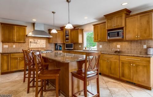 4 Bayberry Ln, Dover NJ 07869-3837 exterior