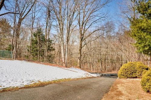 1685 Mountain Rd, Montgomery MA 01085-1480 exterior