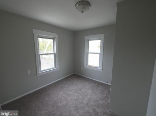 319 High St, West Deptford NJ  08096-2225 exterior