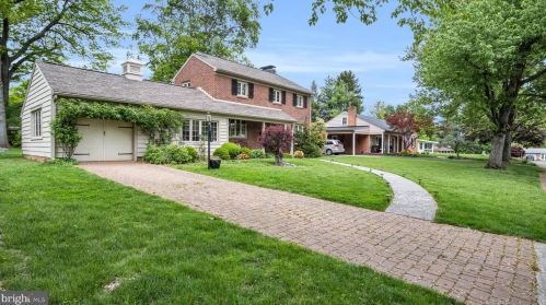 546 Summit Dr, Carlisle, PA 17013-3623