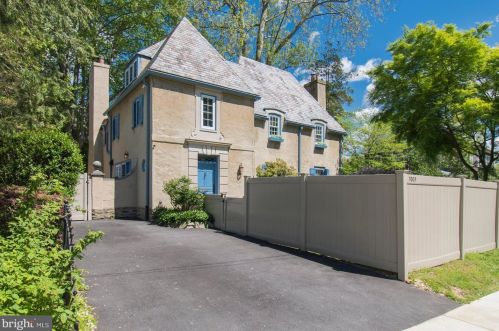 7003 Lincoln Dr, Philadelphia, PA 19119-3021