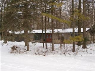 1614 Horseshoe Cir, Saginaw MI  48609-4253 exterior