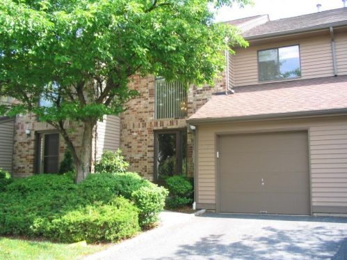 147 Castle Ridge Dr, East Hanover NJ  07936-3559 exterior