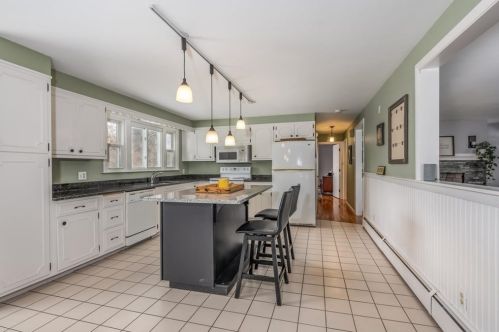 88 Standish St, Worcester MA 01604-3233 exterior