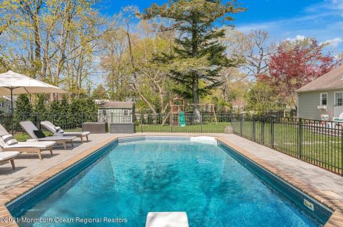 25 Holly Tree Ln, Little Silver, NJ 07739-1615