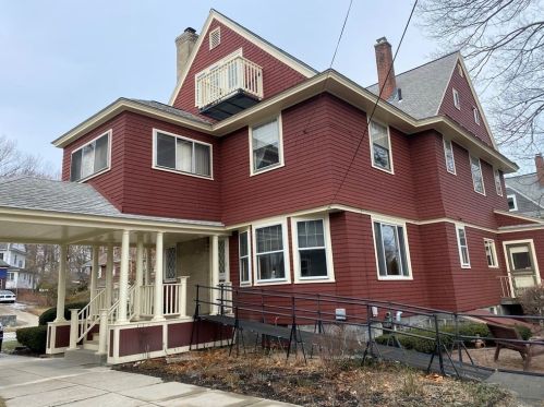 8 Berwick St, Worcester MA 01602-1405 exterior