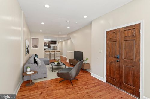 2554 8th St, Philadelphia, PA 19148-4509