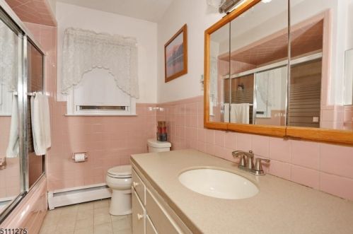 17 Russell Rd, Skyline Lakes NJ 07456-2230 exterior