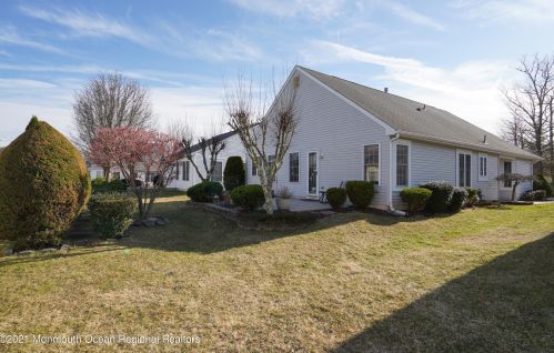 11 Manchester Ct, Jackson Twp NJ 08527-3972 exterior
