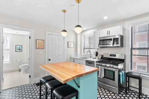 53 Hale St, Beverly MA 01915-5426 exterior