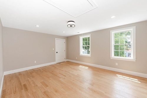 53 Lantern Ln, Arlington MA 02474-1806 exterior