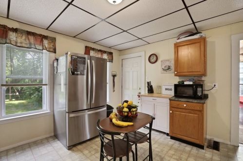 32 Corthell Ave, Whitman MA 02382-1803 exterior