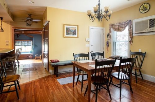 183 Thomas St, Fall River MA 02723-2404 exterior