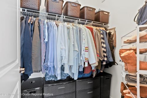 1 Kyle Dr, Tinton Falls NJ 07712-7535 exterior