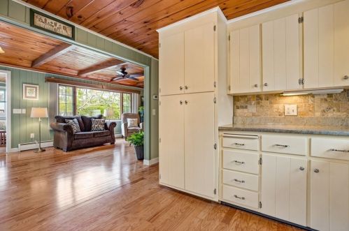 92 Edgewater Dr, Wareham MA 02571-2189 exterior