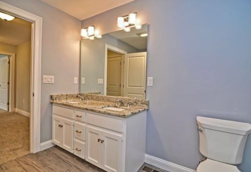 77 Ariel Cir, Sutton MA 01590-4825 exterior