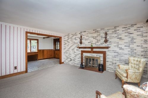 2 Chester Ave, Burlington MA 01803-1312 exterior