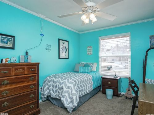 1587 Edgecliff Dr, Sandy UT 84092-4309 exterior