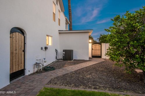 70 Edgemont Ave, Phoenix AZ 85035-2212 exterior