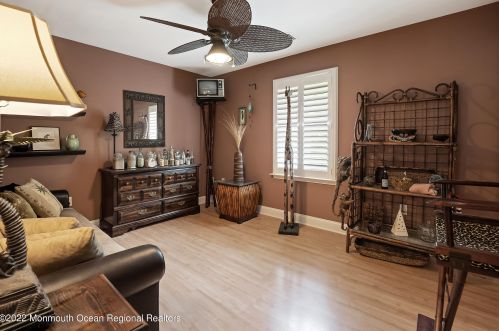 335 Veterans Hwy, Jackson Twp NJ 08527-2832 exterior