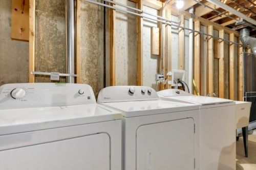 501 Goodwin Dr, Lemont IL 60440-2098 exterior