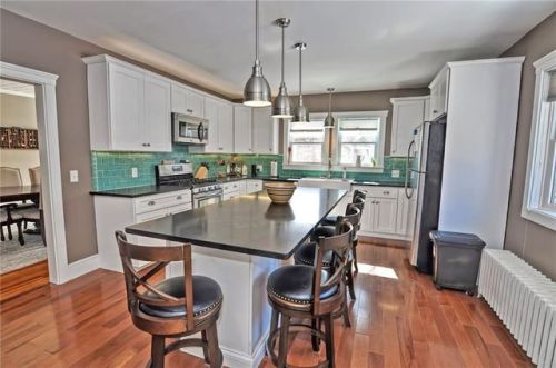 2895 Riverside Ave, Fall River MA  02726-5221 exterior